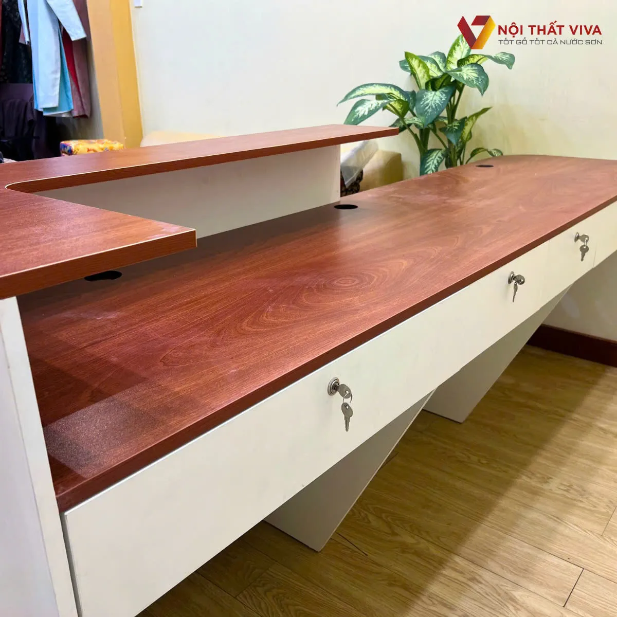 Quầy lễ tân gỗ công nghiệp