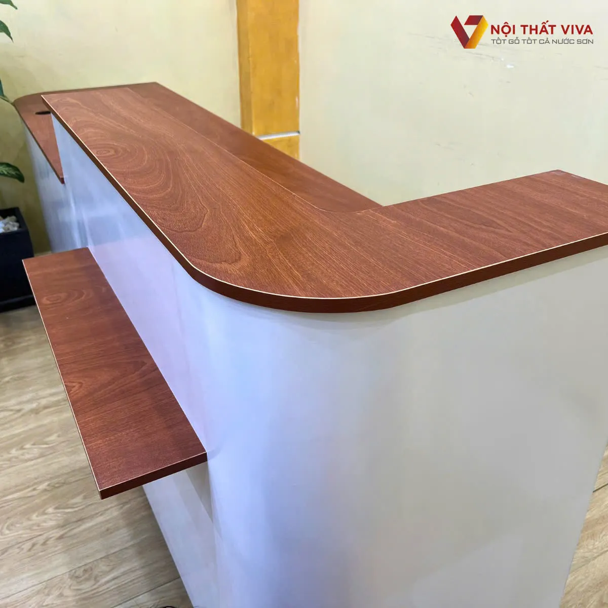 Quầy lễ tân gỗ công nghiệp
