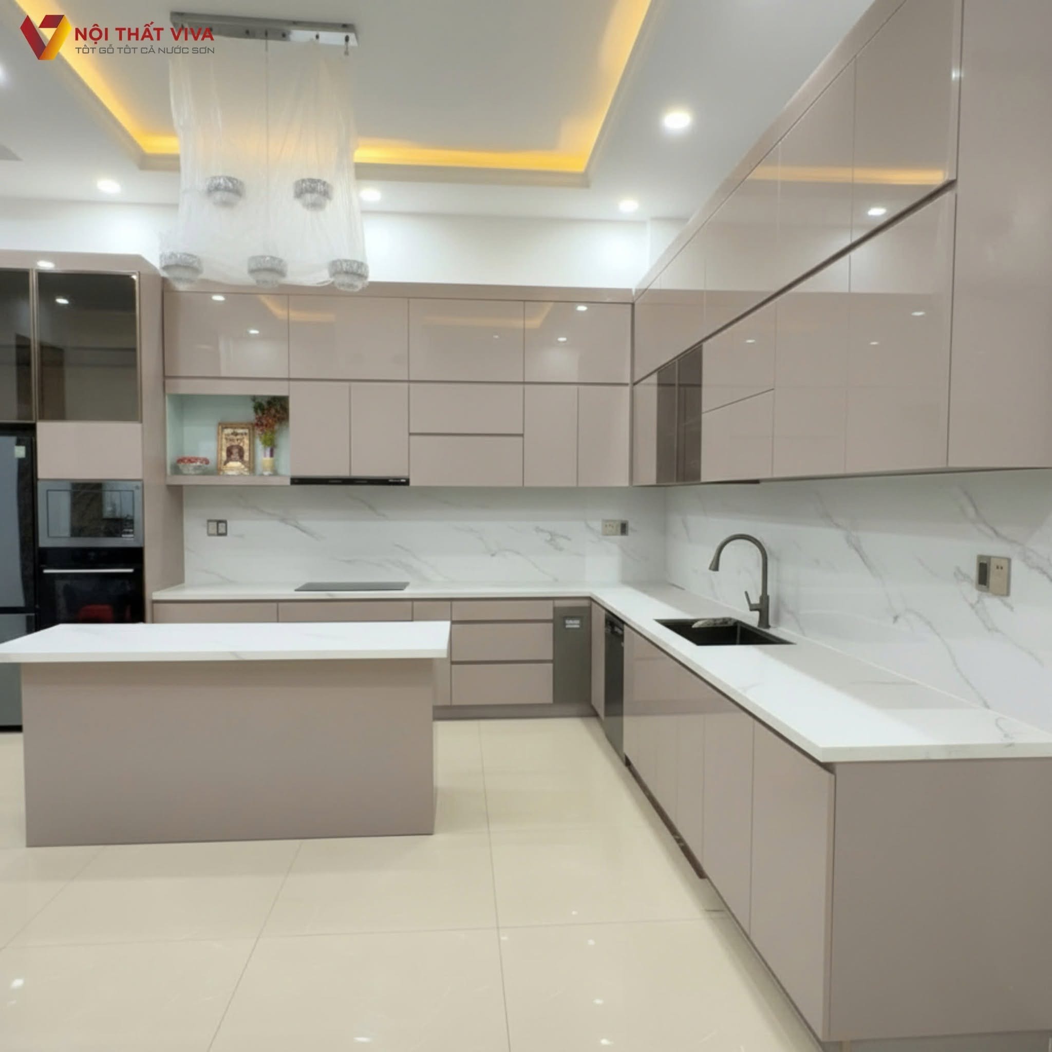 Tủ bếp gỗ MDF chống ẩm phủ Acrylic b&oacute;ng gương