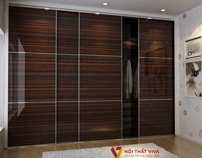 Mẫu tủ áo âm tường phòng ngủ hiện đại, thiết kế đơn giản, tiết kiệm diện tích.