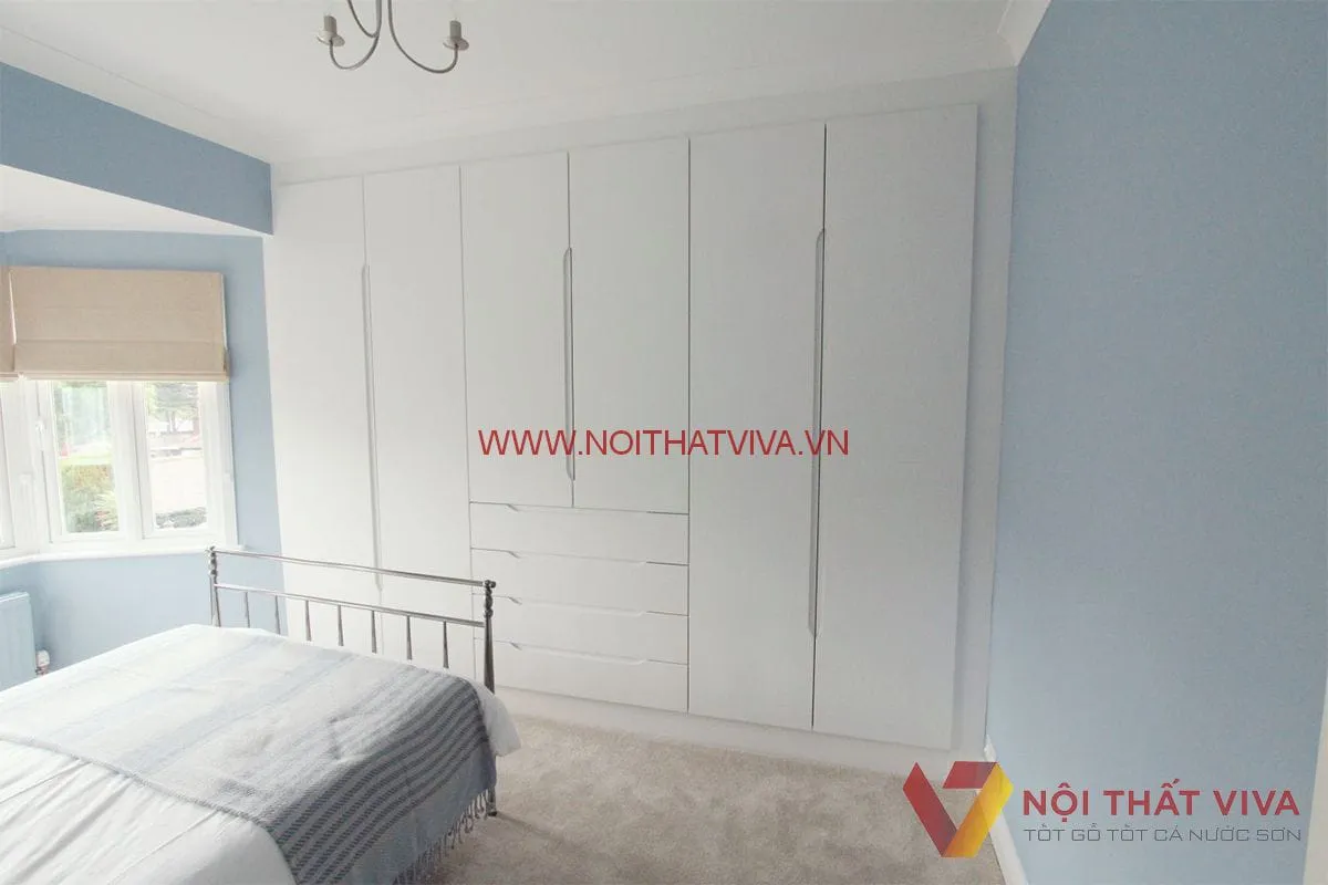 Mẫu tủ quần áo âm tường có thể đặt ở nhiều vị trí và kiểu dáng sao cho phù hợp không gian nhất có thể.