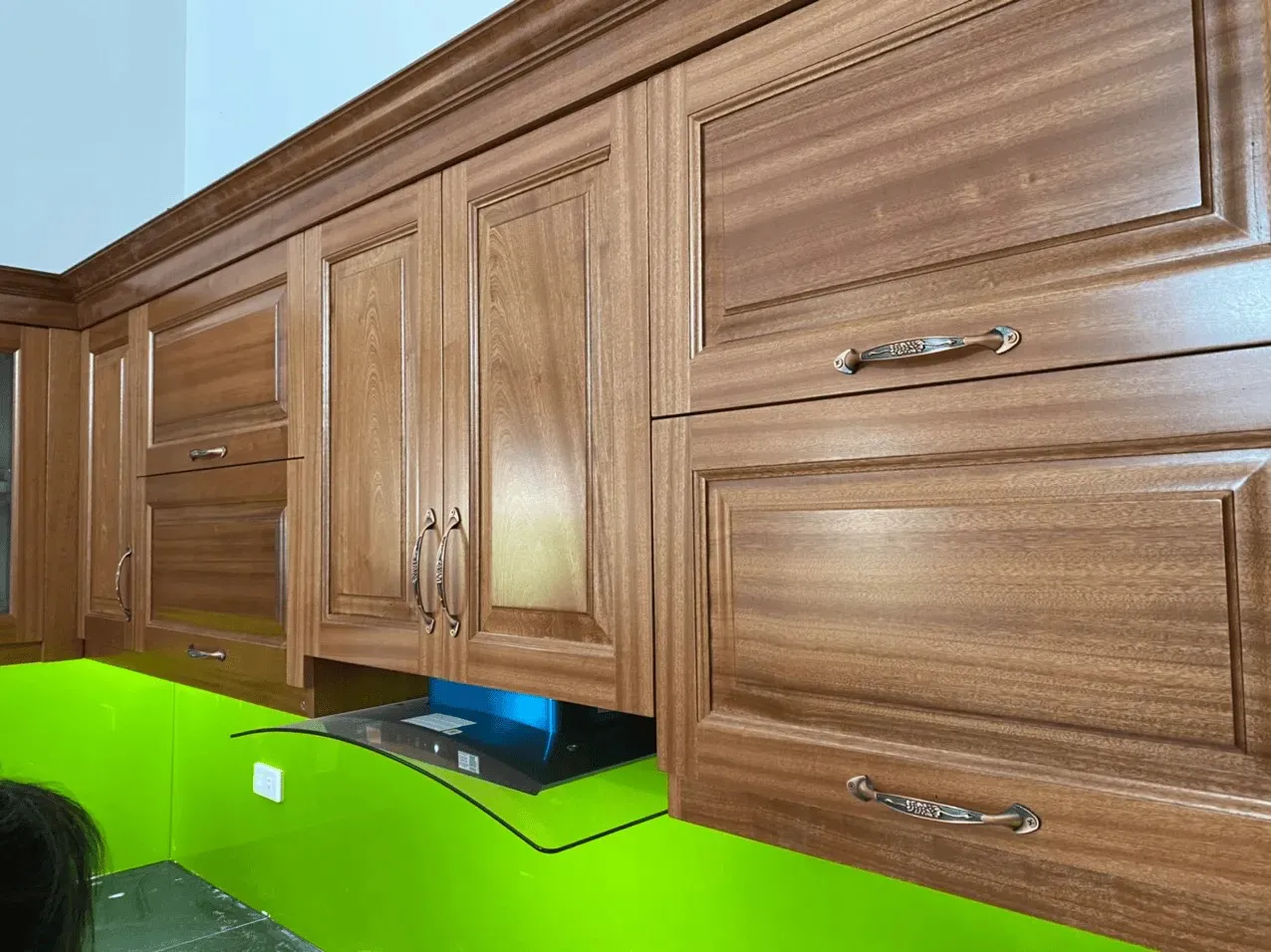 Báo Giá 30+ Mẫu Tủ Bếp Tân Cổ Điển Đẹp - Sang Trọng Hợp Xu Hướng 2025