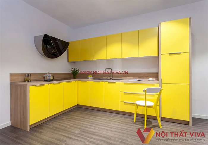 Tủ bếp gỗ công nghiệp MDF phủ Melamine màu vàng sáng, sang trọng cho phòng bếp.
