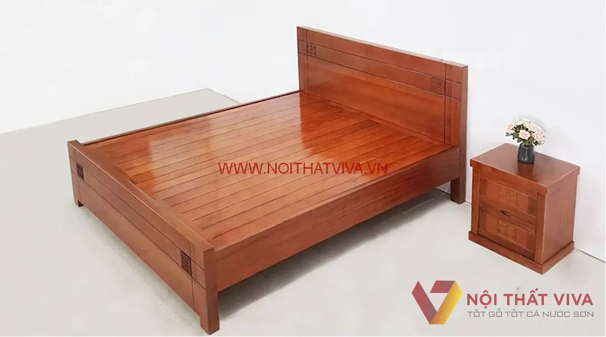 Tủ đầu giường gỗ xoan đào khi được phủ một lớp sơn hoặc veneer sáng bóng, hạn chế trầy xước.
