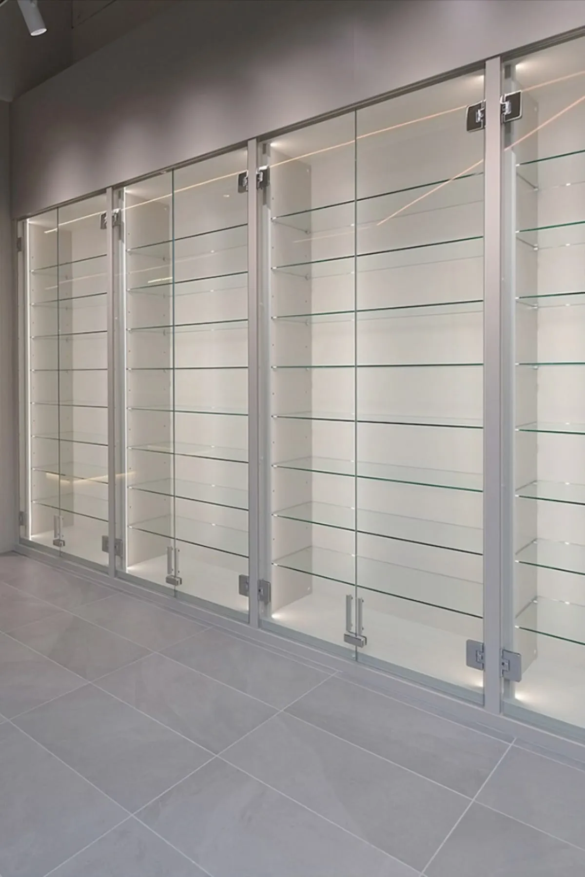 Tủ Kính Trưng Bày