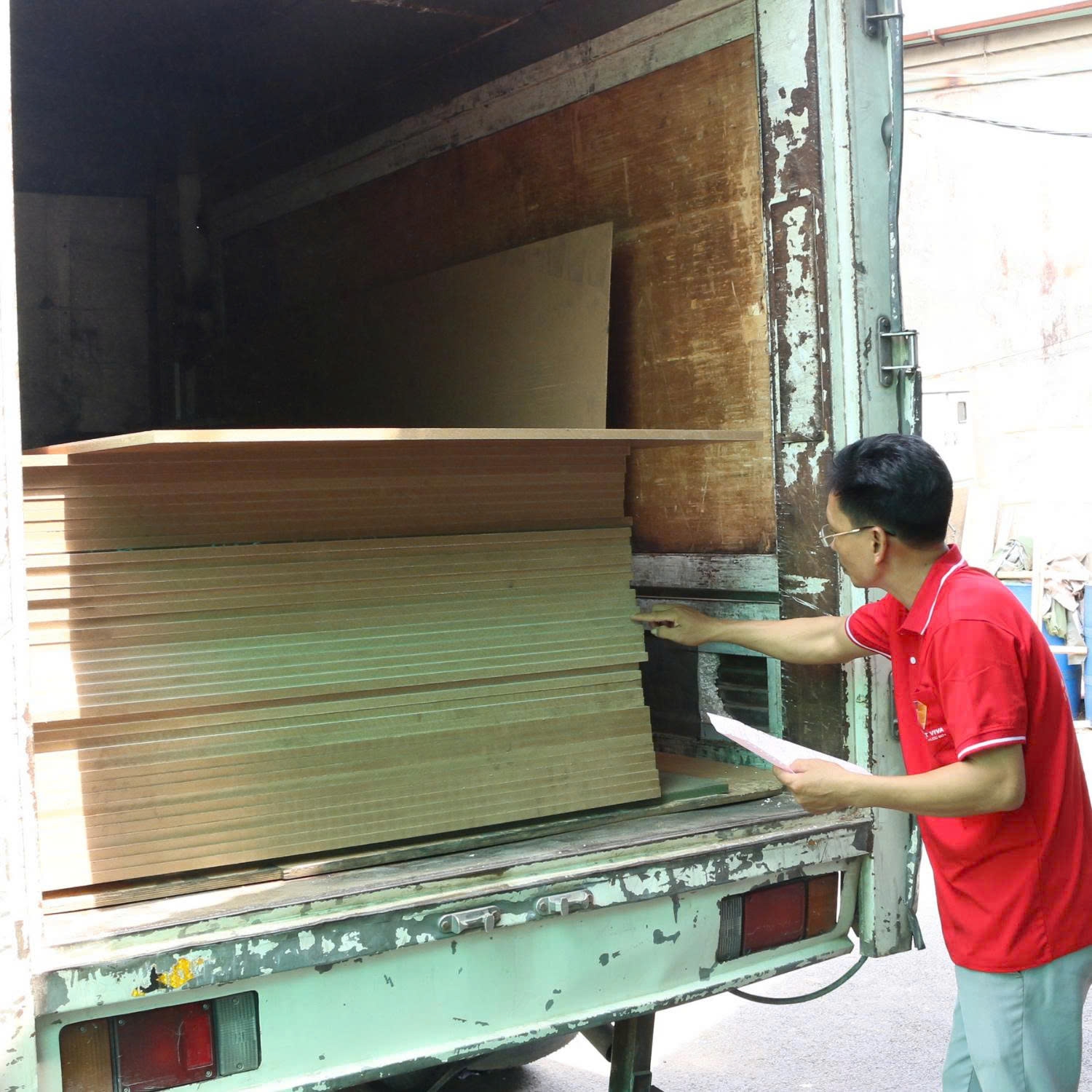 Tủ Quần &Aacute;o Gỗ C&ocirc;ng Nghiệp