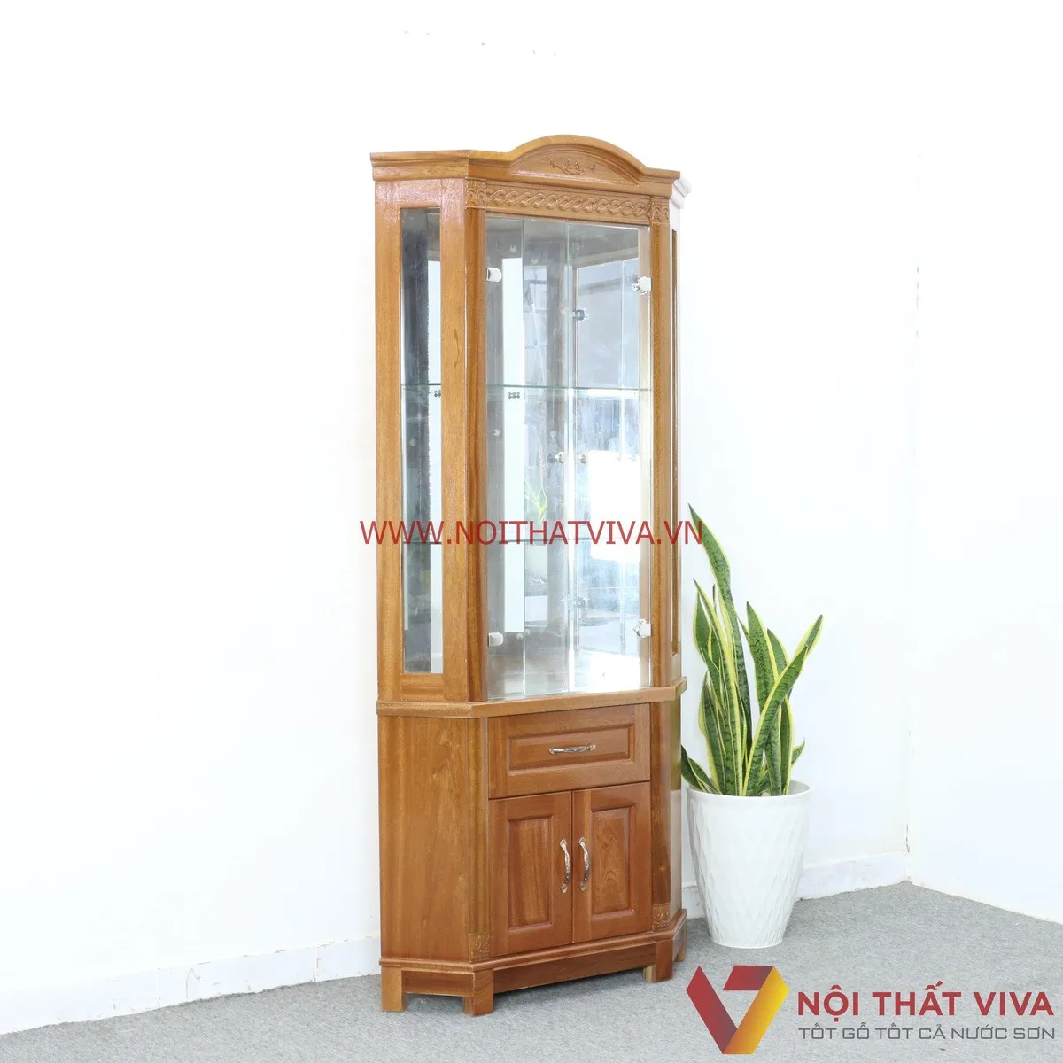 Mẫu tủ rượu gỗ sồi cánh kính sang trọng, thanh lịch giao hàng nhanh tại Hồ Chí Minh.