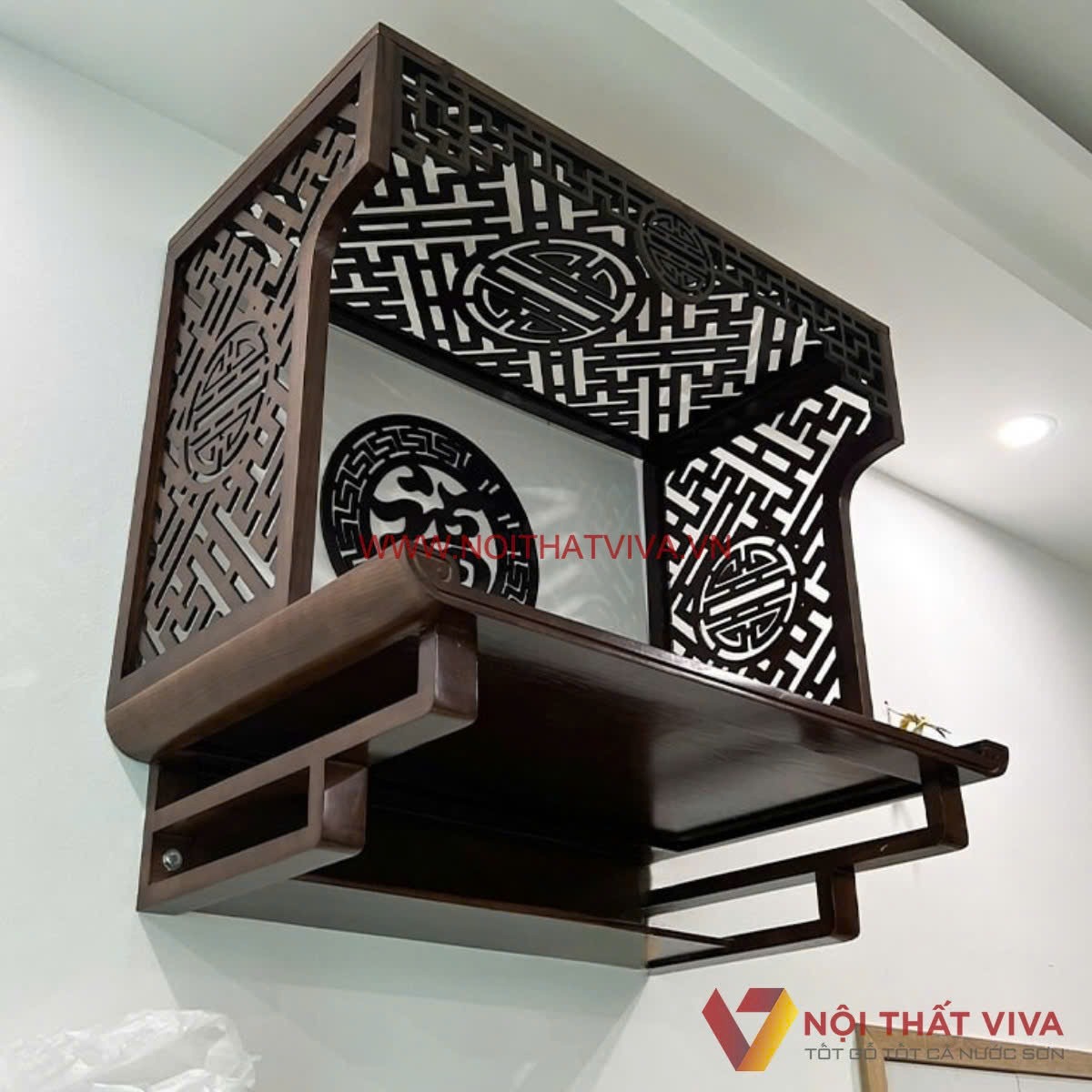 Tổng hợp mẫu b&agrave;n thờ 2 tầng treo tường đẹp trang nghi&ecirc;m cho nh&agrave; nhỏ