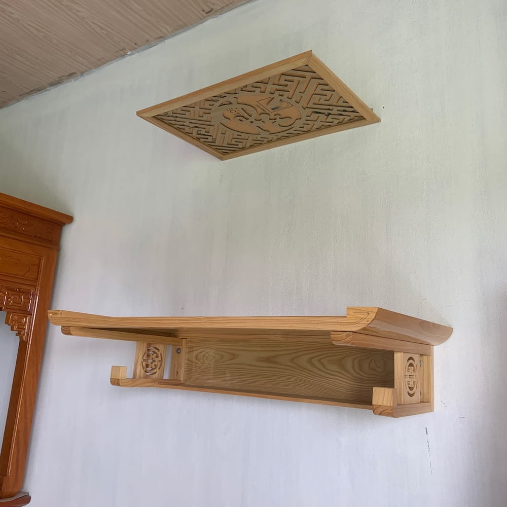 Tổng hợp mẫu b&agrave;n thờ 2 tầng treo tường đẹp trang nghi&ecirc;m cho nh&agrave; nhỏ