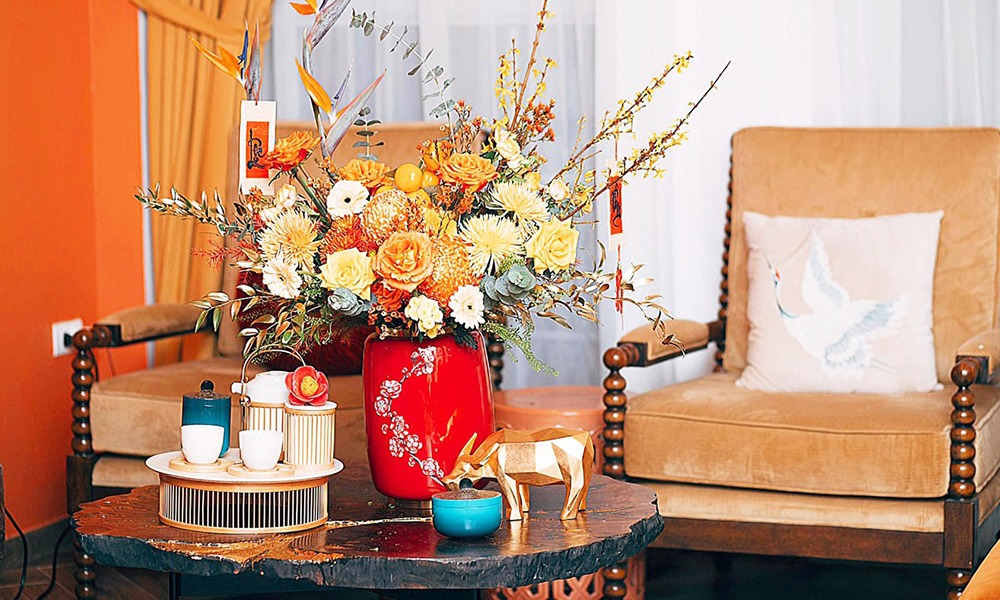 Top 4 sofa khung gỗ đẹp cho ph&ograve;ng kh&aacute;ch Tết & c&aacute;ch trang tr&iacute; sang trọng