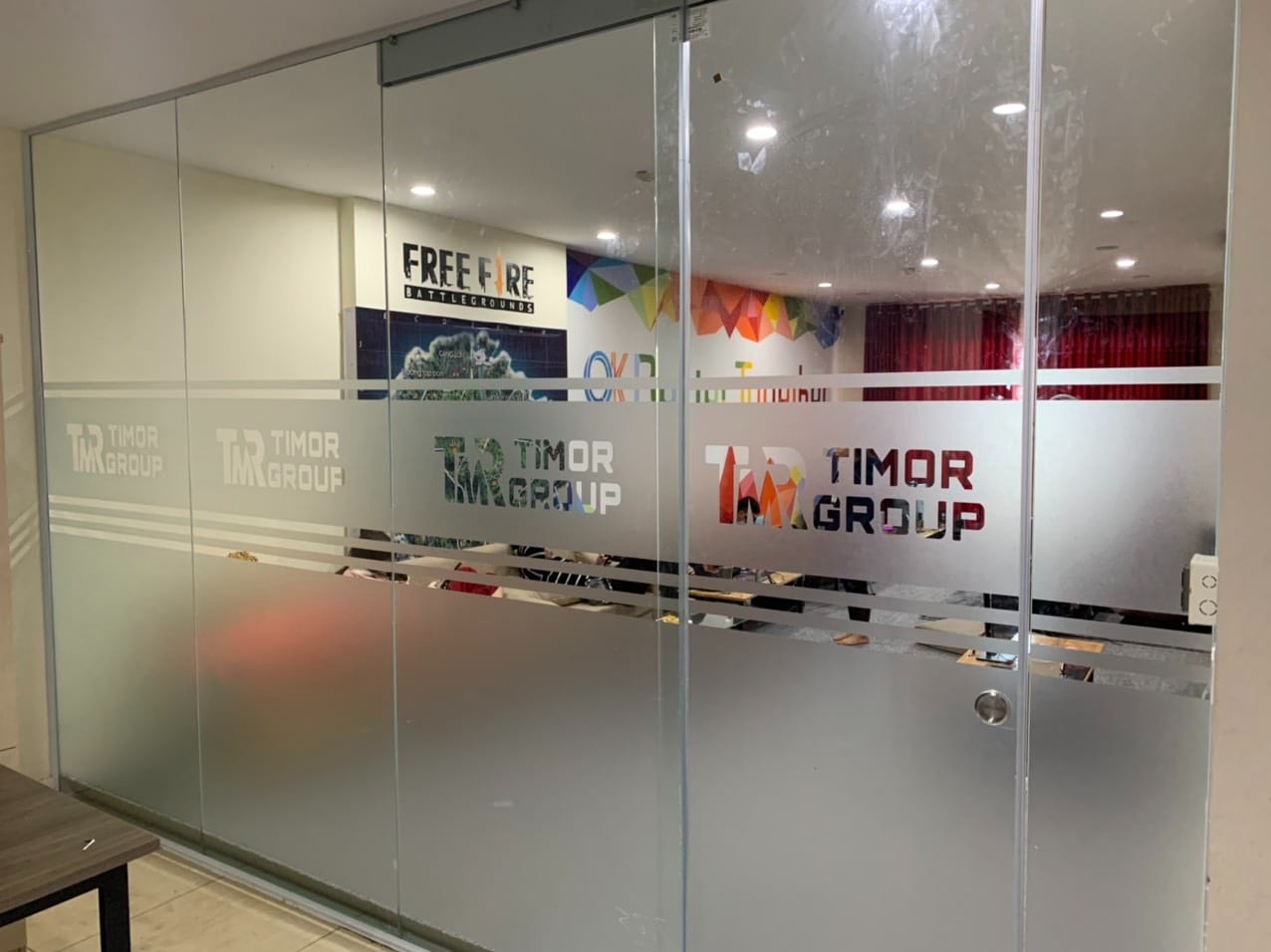 TOP 5 mẫu vách kính văn phòng đẹp kèm báo giá thi công chi tiết  TOP 5 mẫu vách kính văn phòng đẹp kèm báo giá thi công chi tiết