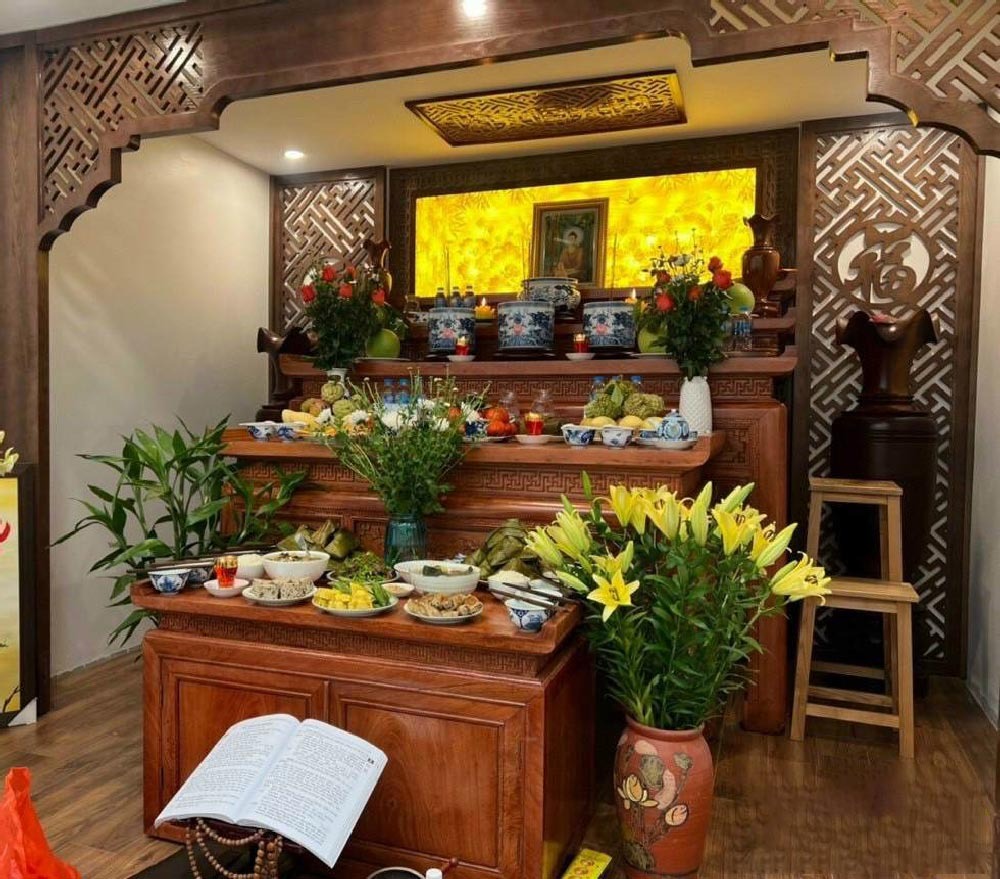 Top 6+ mẫu b&agrave;n thờ gỗ đẹp, chuẩn phong thủy b&aacute;n chạy nhất hiện nay