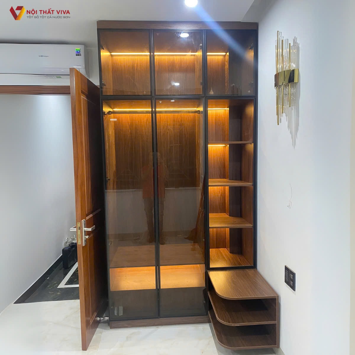 Tủ áo kịch trần cửa kính có gì đặc biệt? Ưu, nhược điểm cần biết