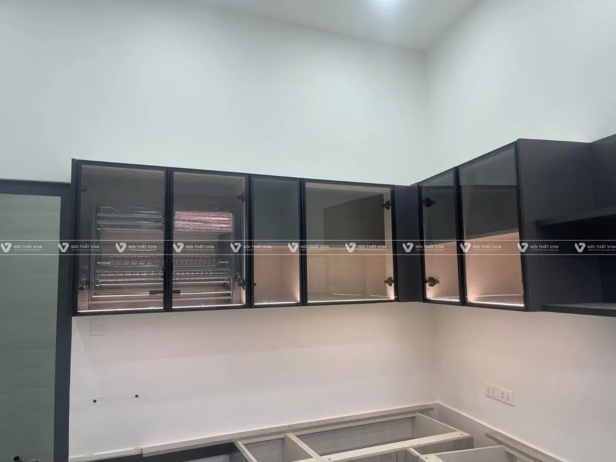 Tủ bếp cánh kính cường lực: xu hướng hiện đại, bền đẹp, báo giá mới nhất