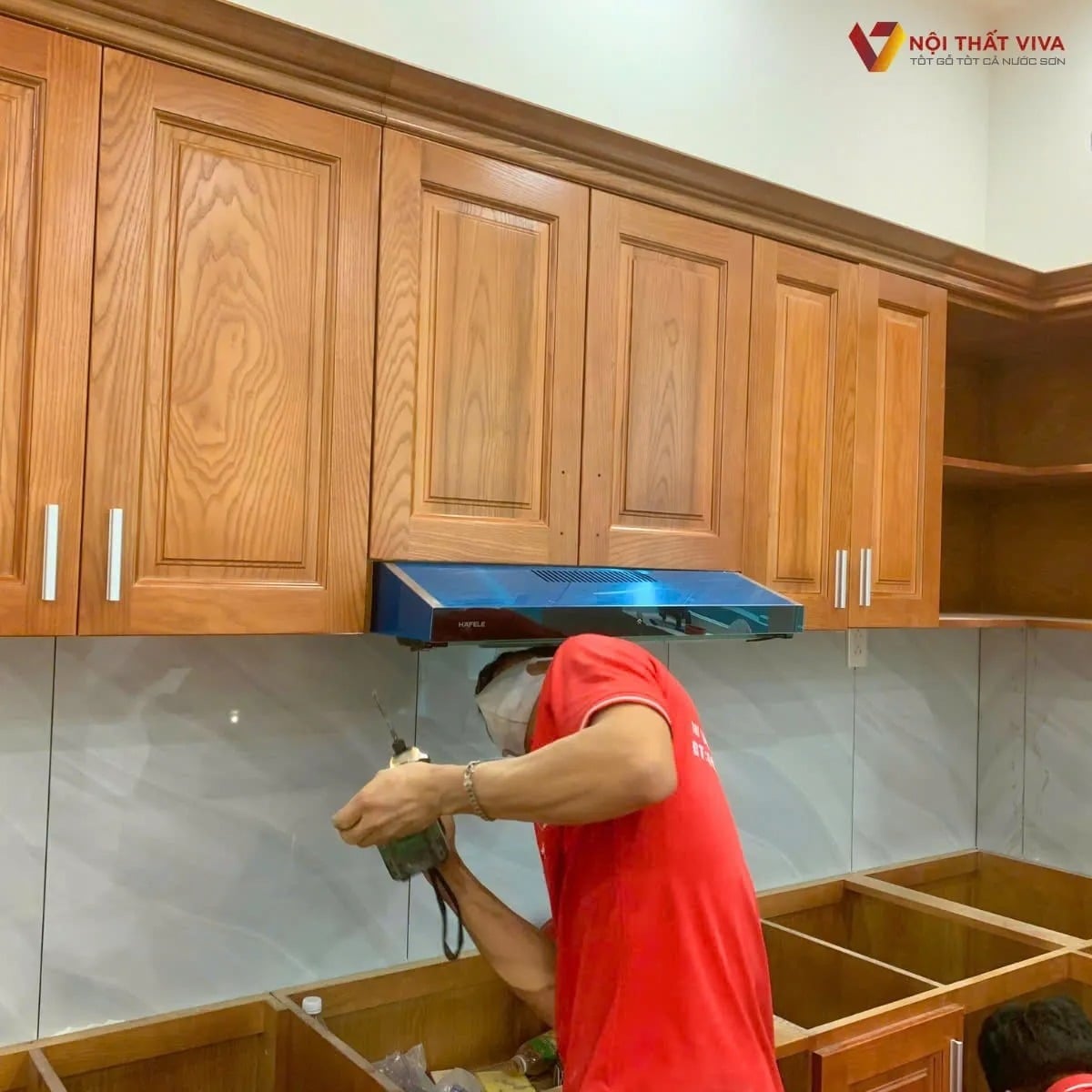 Tủ bếp chữ U gỗ tự nhiên có gì đặc biệt mà được ưa chuộng đến vậy? Tủ bếp chữ U gỗ tự nhiên có gì đặc biệt mà được ưa chuộng đến vậy?