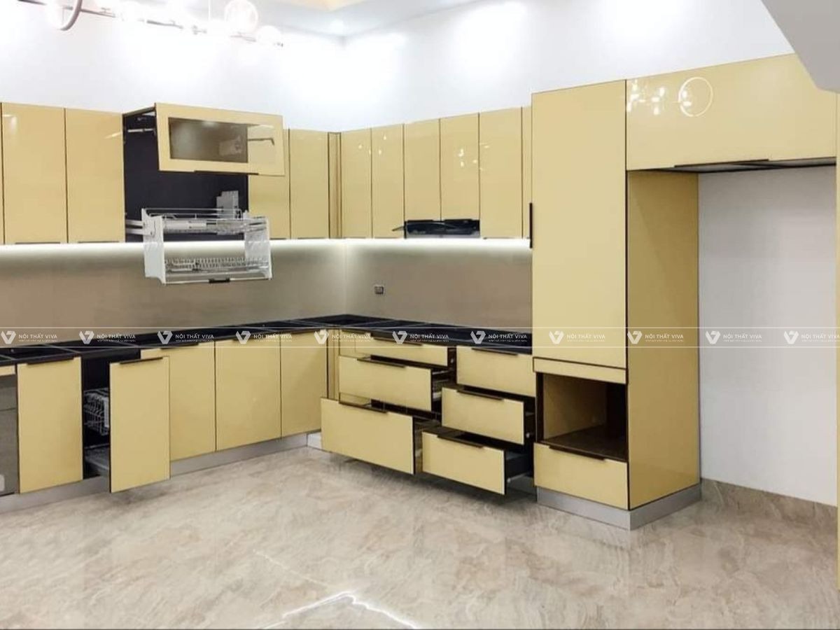 Tủ bếp gỗ công nghiệp cánh kính có bền không? Giải đáp chi tiết từ chuyên gia Viva Tủ bếp gỗ công nghiệp cánh kính có bền không? Giải đáp chi tiết từ chuyên gia Viva
