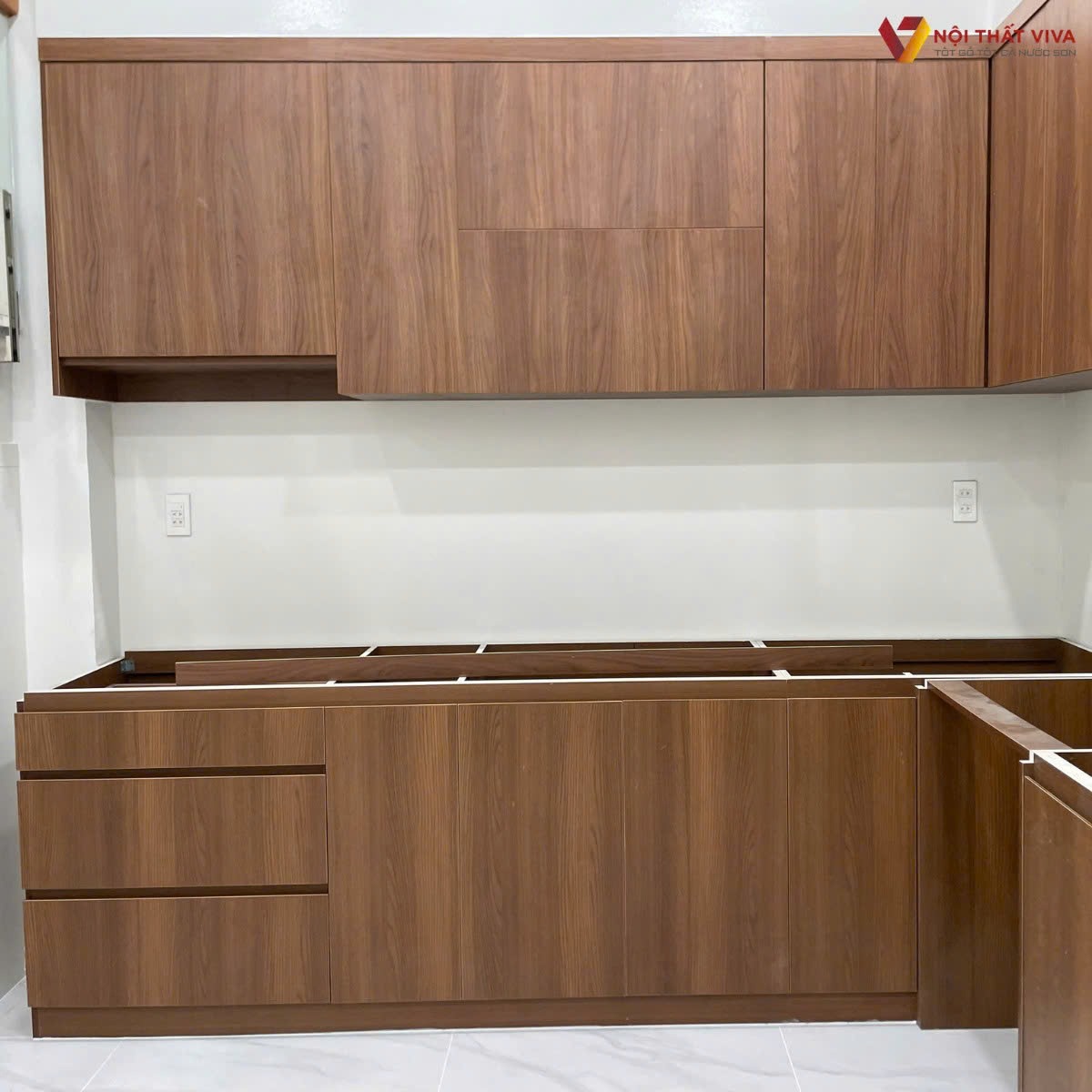 Tủ bếp nhôm vân gỗ đẹp, báo giá mới nhất, mẫu bền đẹp cho mọi không gian Tủ bếp nhôm vân gỗ đẹp, báo giá mới nhất, mẫu bền đẹp cho mọi không gian