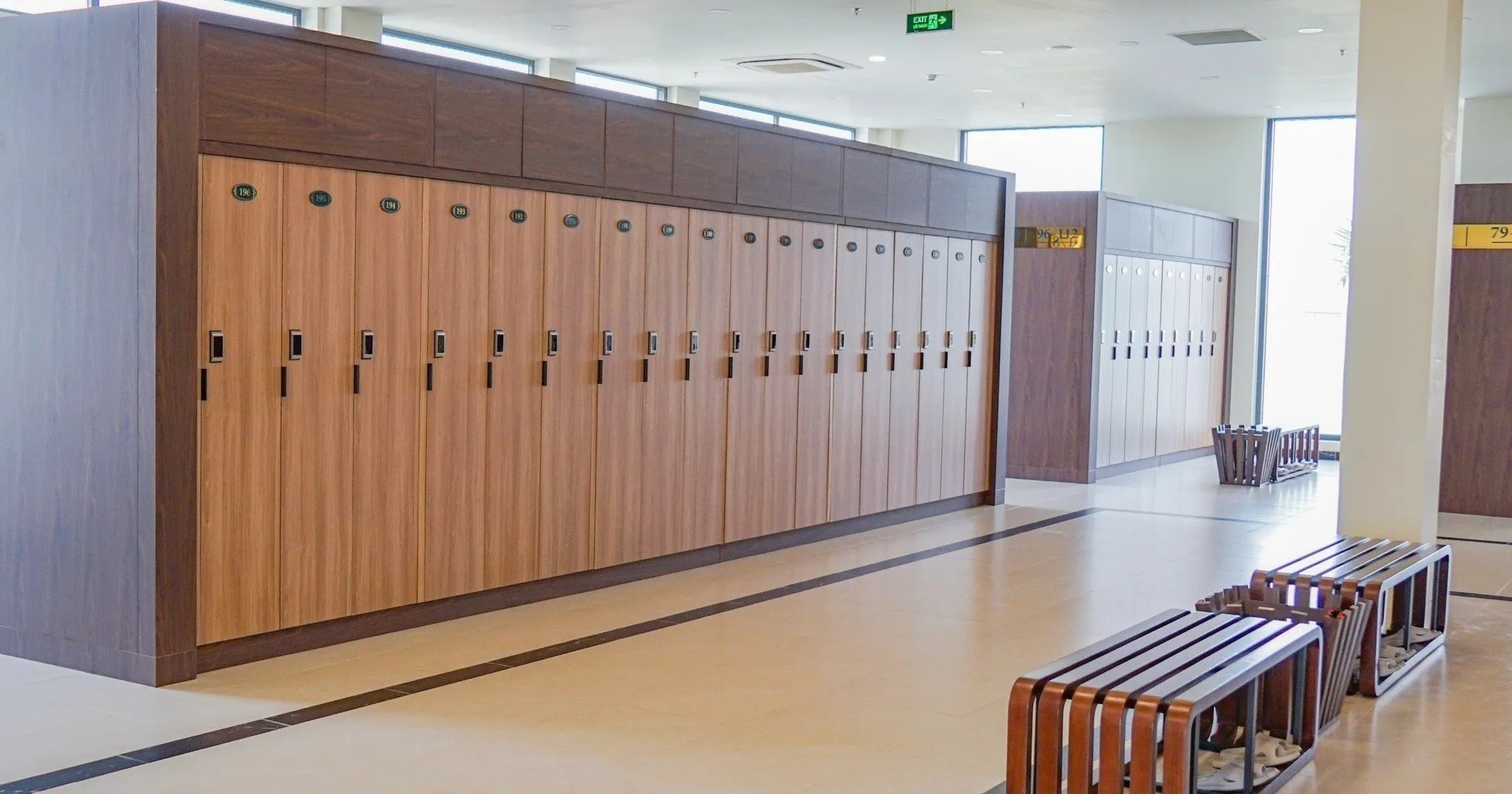 Tủ locker 30 ngăn d&ugrave;ng cho văn ph&ograve;ng, trường học, spa c&oacute; g&igrave; nổi bật?