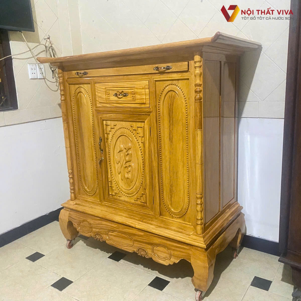 Tủ thờ gia ti&ecirc;n đẹp chuẩn phong thủy, mẫu gỗ tự nhi&ecirc;n bền sang trọng