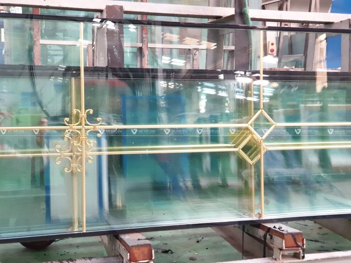 Ưu điểm kính hộp có nan trang trí và cách chọn loại phù hợp cho từng công trình Ưu điểm kính hộp có nan trang trí và cách chọn loại phù hợp cho từng công trình