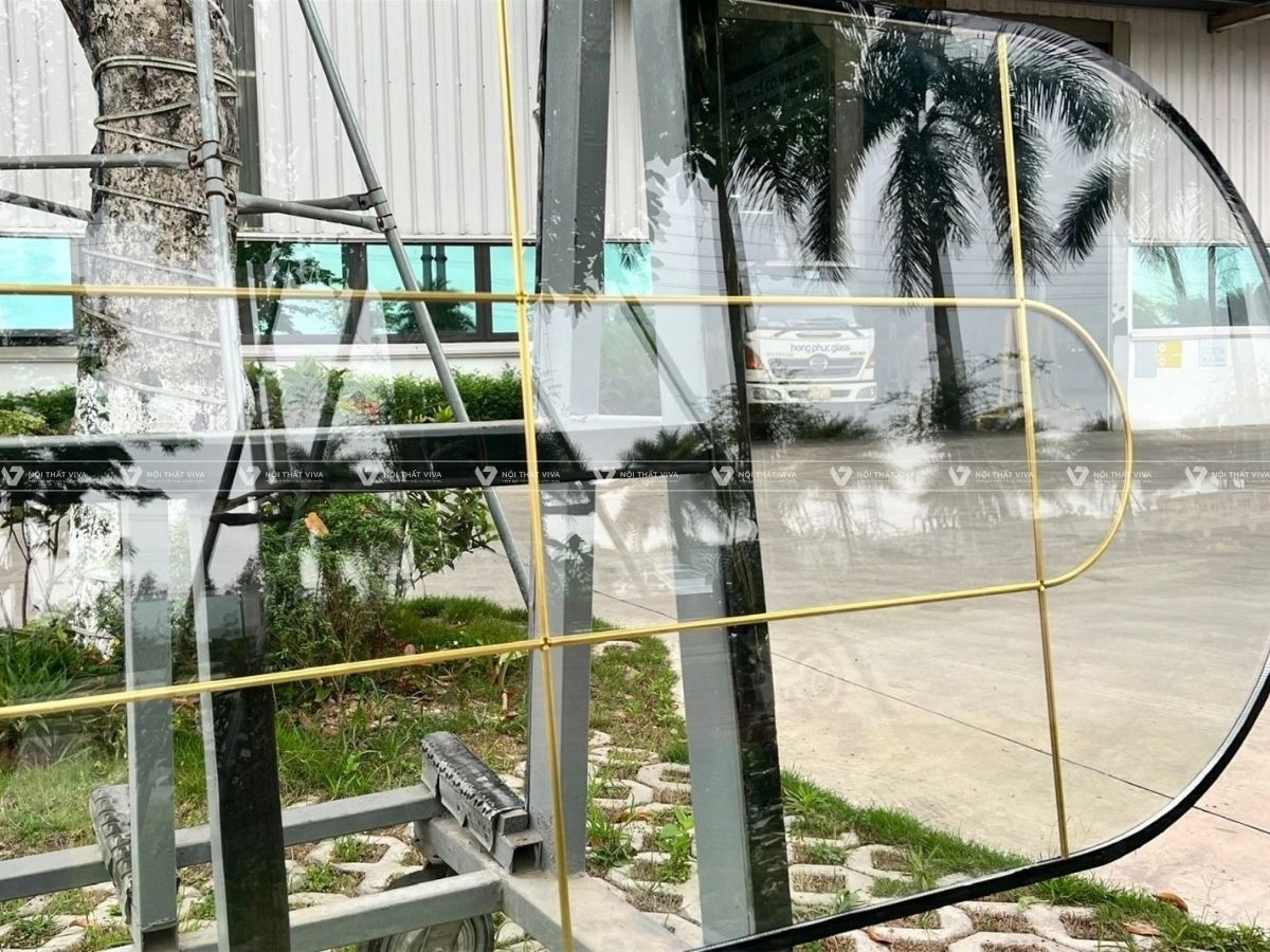 Ưu điểm kính hộp có nan trang trí và cách chọn loại phù hợp cho từng công trình Ưu điểm kính hộp có nan trang trí và cách chọn loại phù hợp cho từng công trình