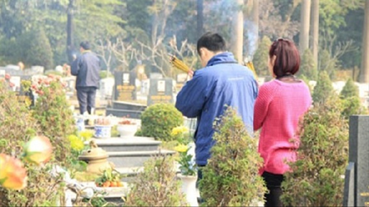 Văn khấn tạ mộ cuối năm v&agrave; những lưu &yacute; quan trọng khi đi tảo mộ