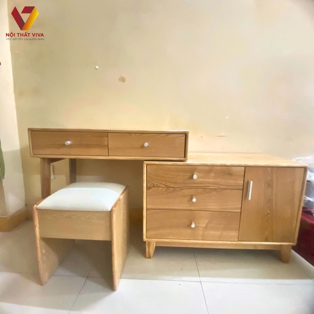 Vì sao nên chọn kệ tivi liền bàn trang điểm? Ưu điểm nổi bật bạn nên biết