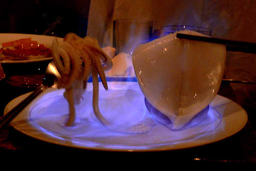 Mực một nắng nướng trên bếp cồn nuong-muc-mot-nang-bang-bep-con.jpg (82 KB)