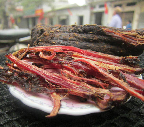 Thịt trâu gác bếp dân tộc thit-bo-gac-bep.jpg (199 KB)