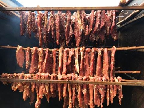 Thịt trâu gác trên giàn bếp thit-trau-gac-tren-gian-bep.jpg (94 KB)