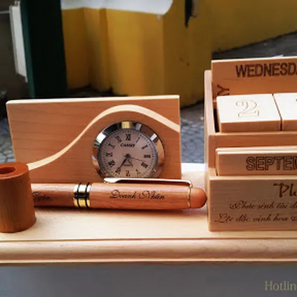 QUÀ TẶNG GỖ KHẮC LASER HỘP BÚT