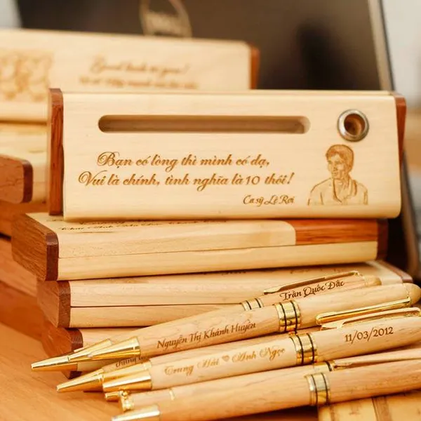 QUÀ TẶNG GỖ KHẮC LASER HỘP BÚT