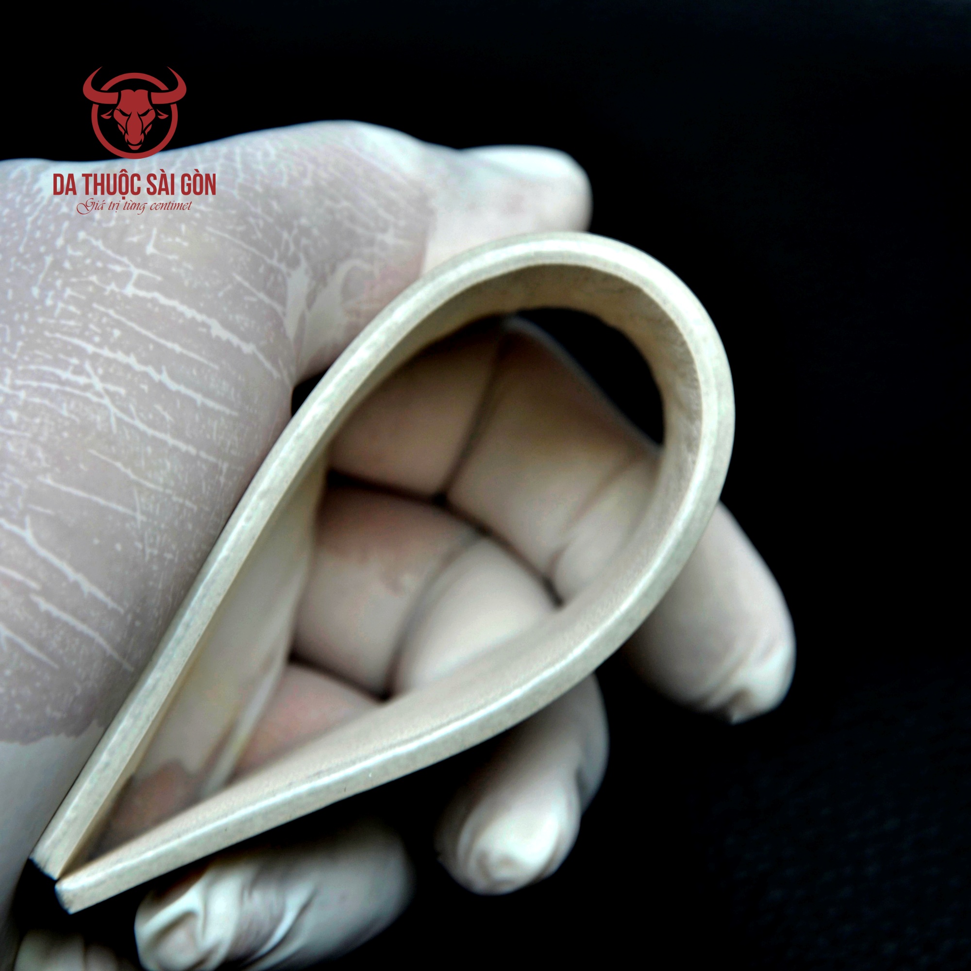 Sơn lót trước khi sơn cạnh tạo lớp lót bền