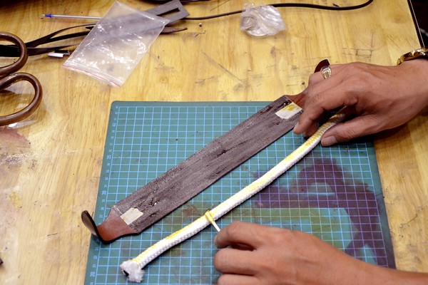 Bài 1: Làm quai túi xách - Hướng dẫn cách may túi xách da handmade Bài 1: Làm quai túi xách - Hướng dẫn cách may túi xách da handmade