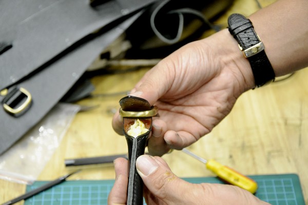 Bài 1: Làm quai túi xách - Hướng dẫn cách may túi xách da handmade Bài 1: Làm quai túi xách - Hướng dẫn cách may túi xách da handmade