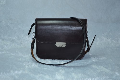 cách nhận biết tuí xách da bò thật cách nhận biết tuí xách da bò thật