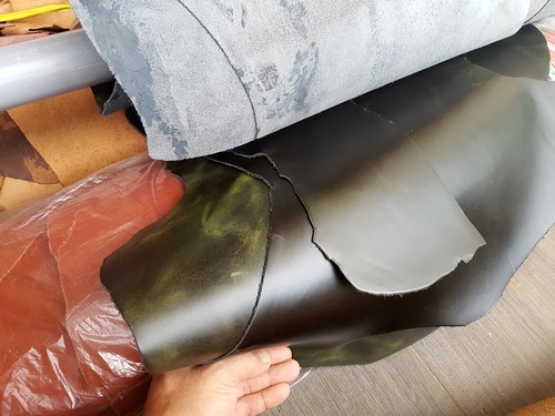 Da bò thật đa dạng về màu sắc và có mùi chất béo động vật mua da bò ở đâu hcm