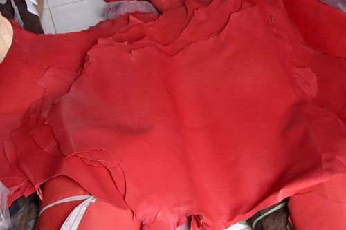 Da dê, một loại da mềm, mịn và có độ bền hơn da bò 50 % Da dê, một loại da mềm, mịn và có độ bền hơn da bò 50 %