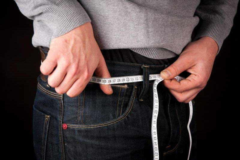 đục lỗ thắt lưng da