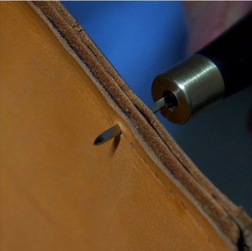 Dùi lỗ trên da Dùi lỗ trên da