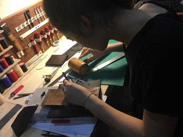 Mua dụng cụ làm đồ da handmade ở đâu?