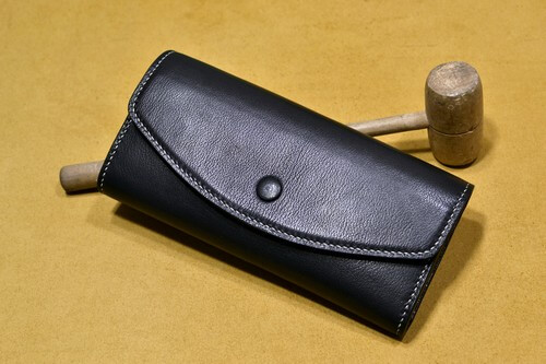 Sản phẩm được chế tác tại lớp học khóa học làm đồ da