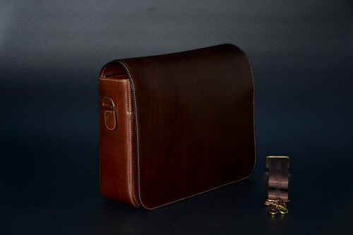 Sản phẩm được chế tác tại lớp học khóa học làm đồ da