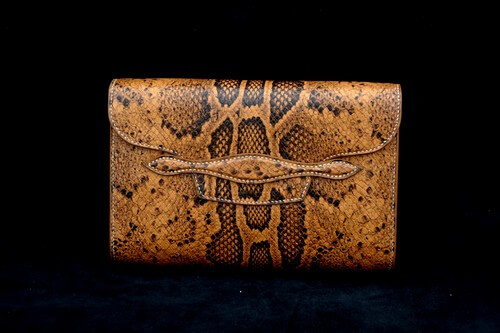 Sản phẩm được chế tác tại lớp học khóa học làm đồ da