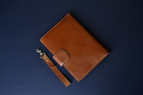 Sản phẩm được chế tác tại lớp học khóa học làm đồ da