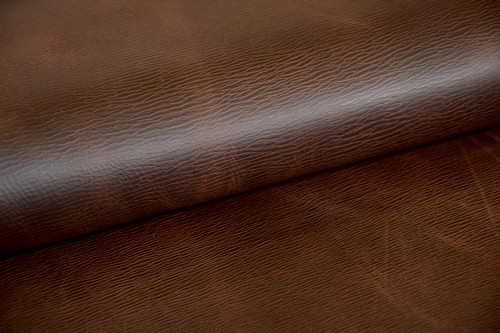 Nếu mua phải da bò giả sẽ nhanh bạc màu và dễ hỏng mua da bò ở Hà Nội