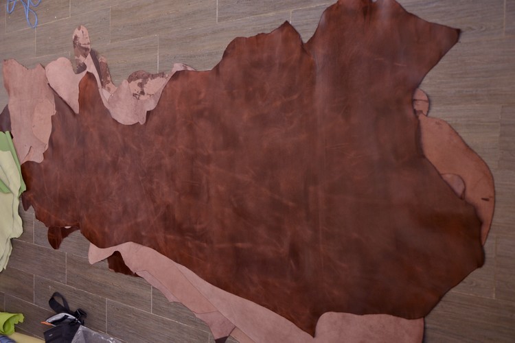 Nhu cầu mua da bò nguyên tấm hiện nay rất cao Nhu cầu mua da bò nguyên tấm hiện nay rất cao