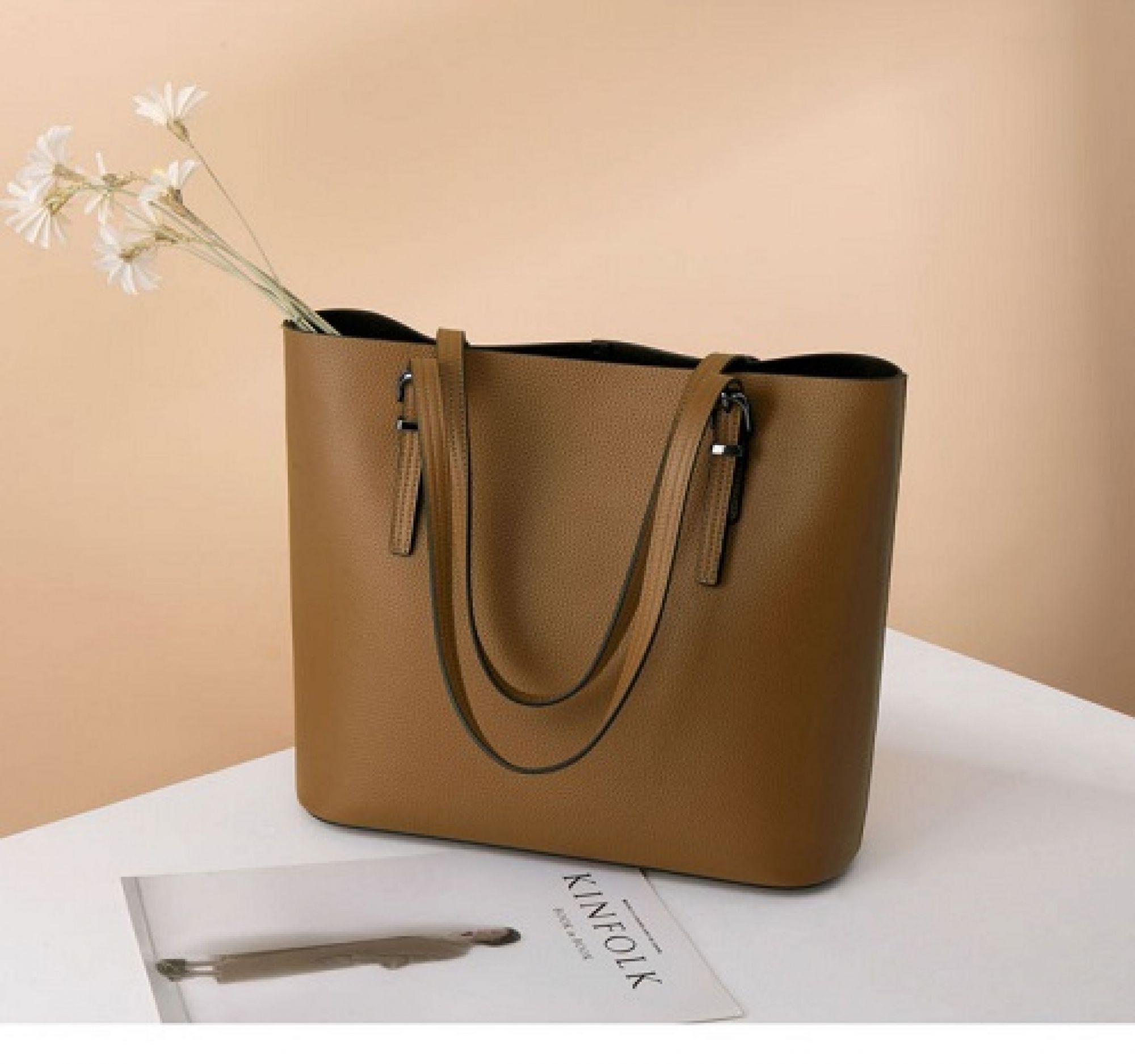 sơn cạnh túi xách