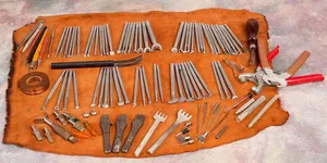 DỤNG CỤ BẤM LỖ TRÊN DA CHUYÊN DỤNG DỤNG CỤ BẤM LỖ TRÊN DA CHUYÊN DỤNG
