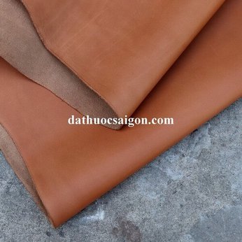 Oil waxing leather 